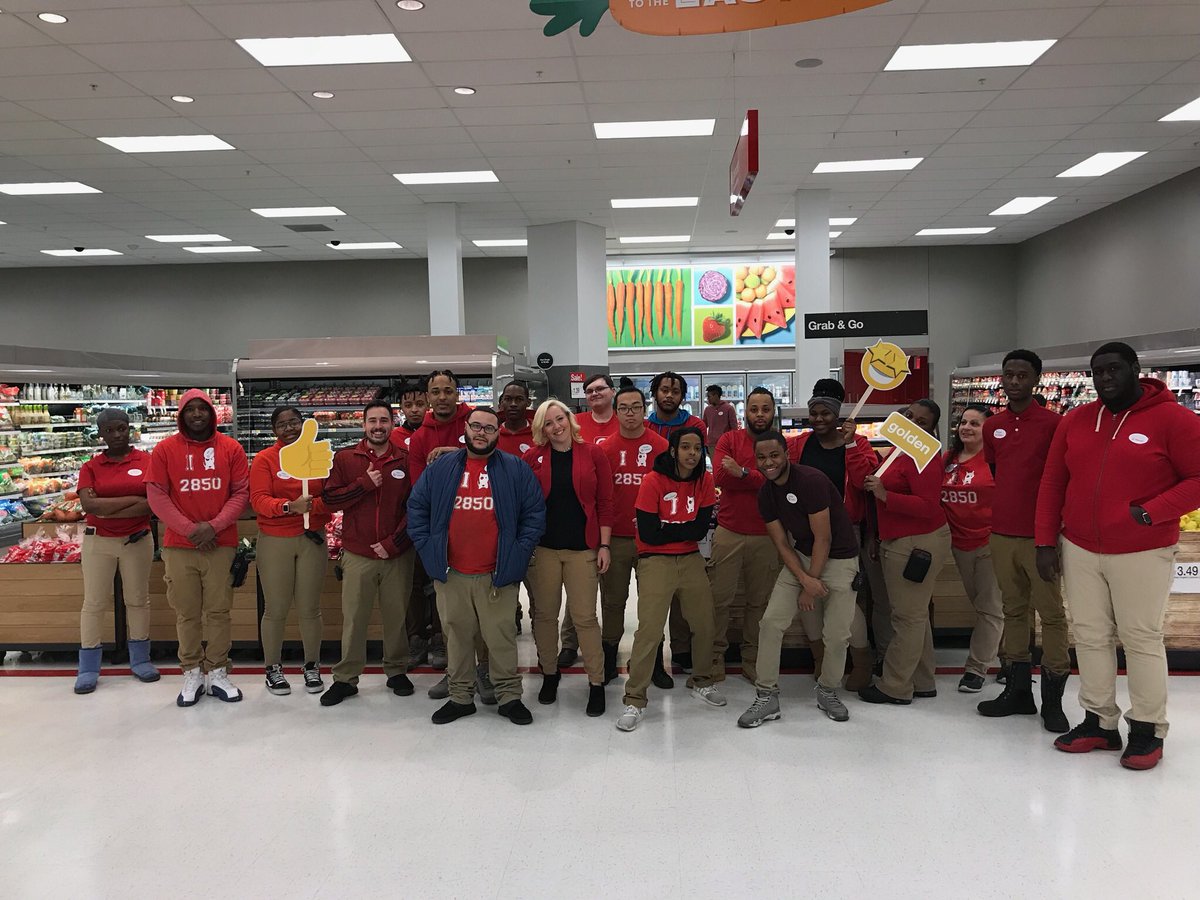 Vibe_tastical's tweet photo. One year open, One year Golden!!! 
Awesome team = Awesome Results.       I’m so proud of this team and appreciate them even more!!! Let’s do it again in 2018!!! #moreFiyah #FultonPride https://t.co/rEqEMF2c7G