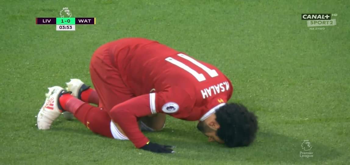 mostafaabosriea's tweet photo. الارض لا تنسي جباه الساجدين 💙 https://t.co/8tbS11syFg