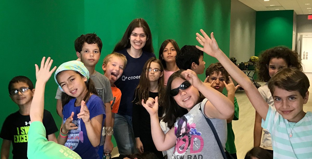 codercecilia's tweet photo. @Minecraft modding, web and mobile app making, virtual reality demos, and a field trip to @artechouse await our Spring Camp campers. Only 5 spaces left, register today https://t.co/Fx346QtILy https://t.co/nvcAFzV6fH