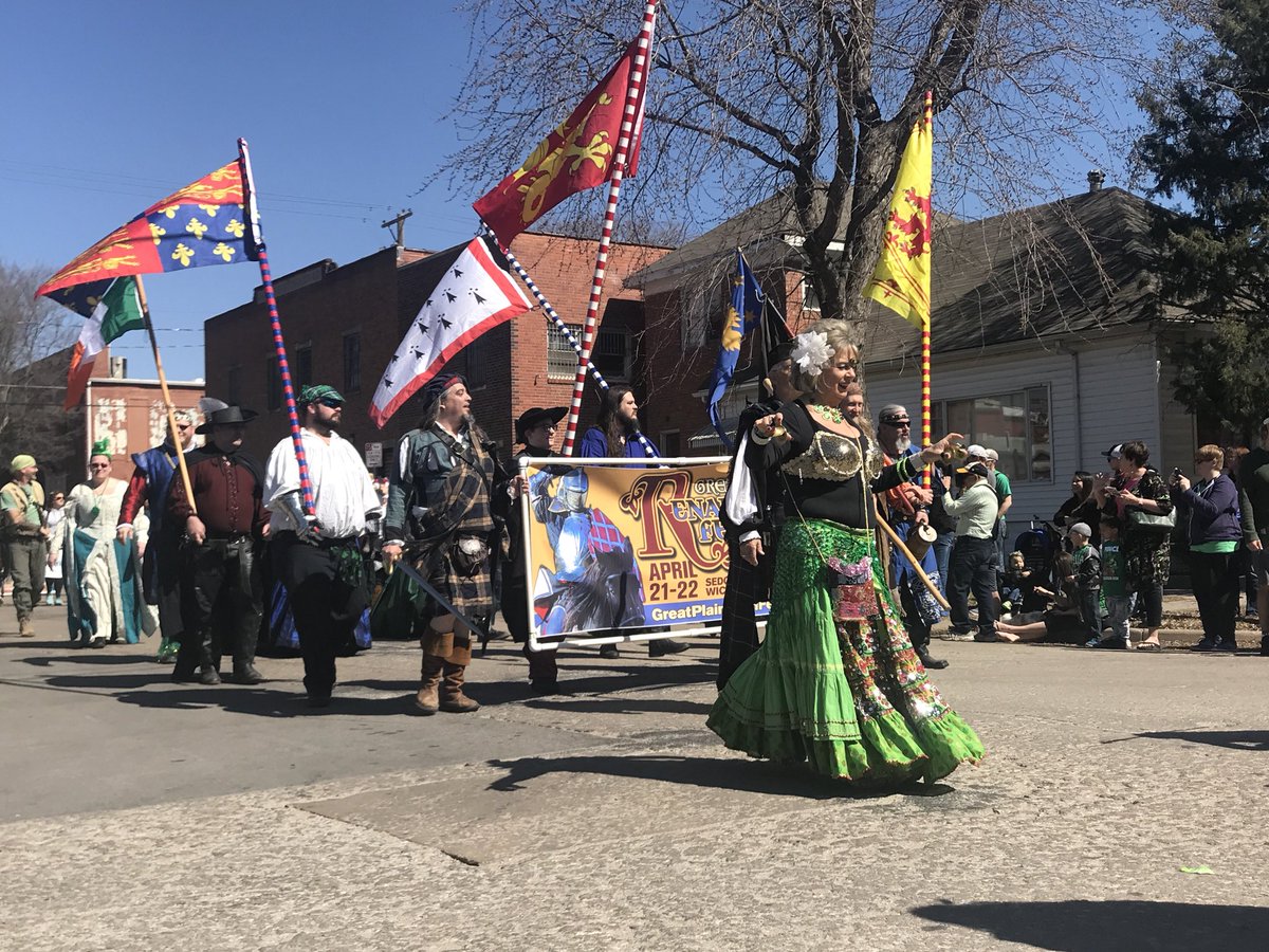 VisitWichita's tweet image. Great way to celebrate #StPatricksDay in @HistoricDelano! The parade brought thousands of people to the area to enjoy the holiday! Hungry? Check out local Delano restaurants for lunch like @DelanoBBQCo or @MonarchICT! #ICTDining #VisitWichita