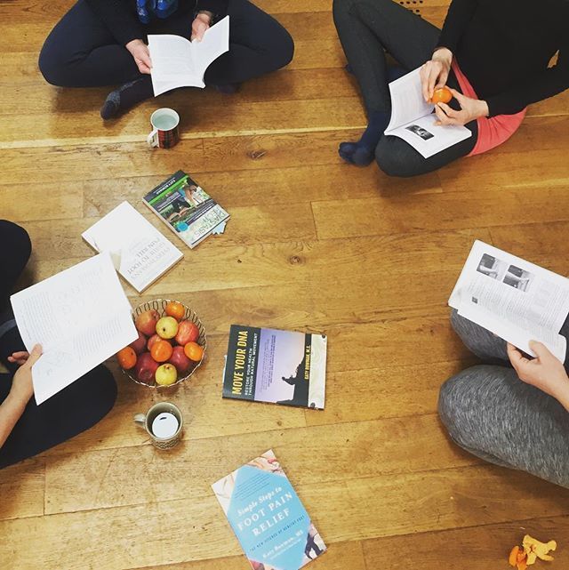 ActiveBalanceUK's tweet image. Break time with Katy’s books (@propriometricspress @nutritiousmovement) at today’s Cambridge workshop. Such a great group of ladies exploring how to move their bodies better #floorsitting #readabook #nutritiousmovement #restorativeexercise #cambridge #workshop #workshop #movement