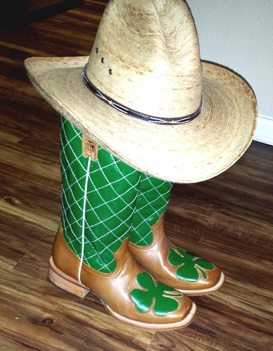 BrooklynYeti's tweet photo. @TheNew93Q @RODEOHOUSTON Happen to be in Houston, this St Patrick's Day!! ..Hoping to visit the Rodeo before it (&amp; I are gone).  Looking forward to breaking in these boots (bought new, years ago) this afternoon at a few Irish pubs today in H-town! https://t.co/PS4Mt8aoWm