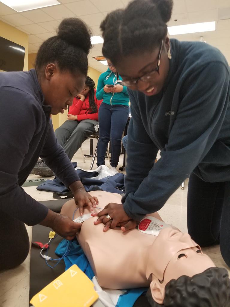 csdavis1970's tweet image. CPR class with healthcare stude ts@RCA_Career