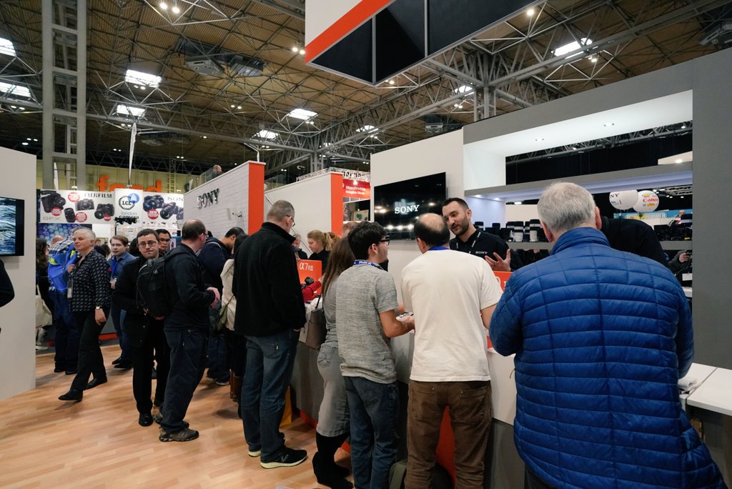 markbaberphoto's tweet photo. Day one over @ukphotoshow. On record over the last 7 years has to be the busiest first day I have experienced. The Sony stand was rammed. First break started at 2pm. Most popular product was #A7MK3. Looking forward to second day tomorrow. #UKPhotoShow #photography https://t.co/fdDtDPPKzN
