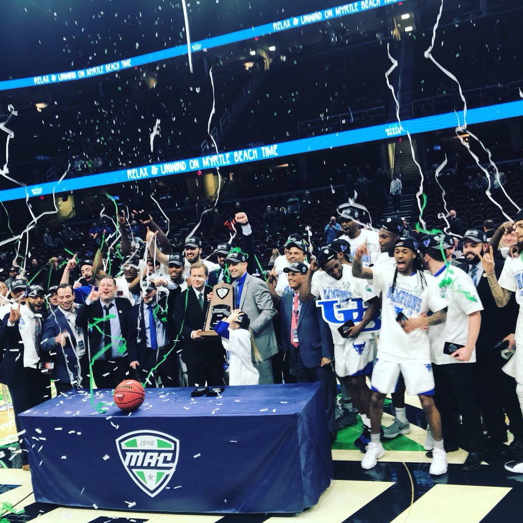 So proud to be a Bull! 💙
What a season from <a href="/nate_oats/">Nate Oats</a> and the entire @UBmenshoops team! Regular &amp; Tournament Champs, trip to NCAA, breaking brackets by beating Arizona and so much more! Thanks for letting me be a part of the excitement! #UBDancing #UBhornsUP 🤘🏻