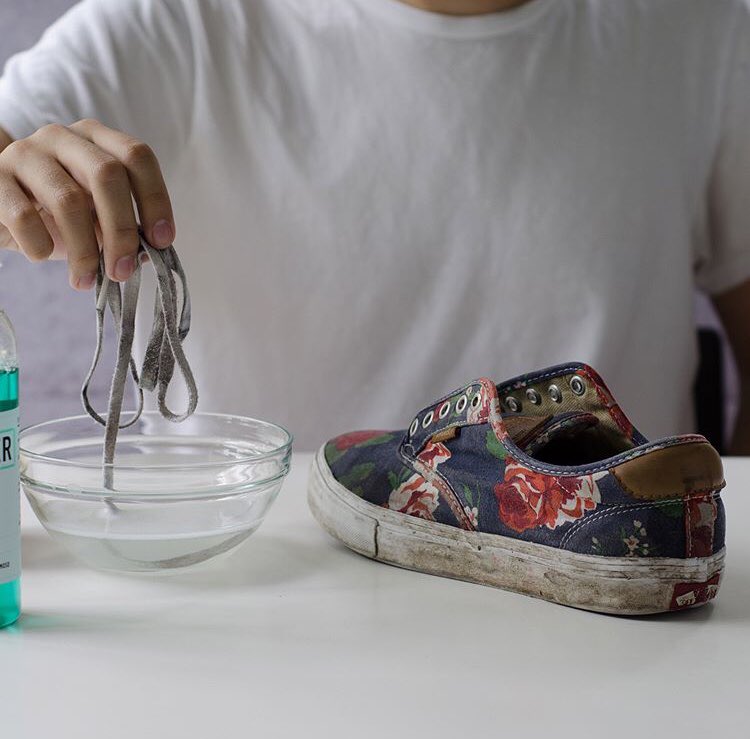 fsshopcr's tweet photo. Evita el lavarropas y cualquier producto que dañe tu calzado. Siempre nuevas con SHOTER• #fundamentalkit #premiumshoecleaner #shoter #fsshopcr #exclusivedealer https://t.co/kAdG0MWa7p
