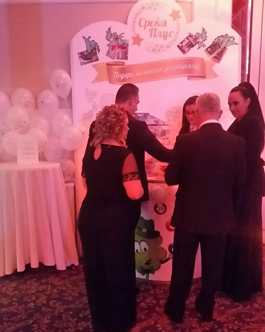 srekjaplus's tweet image. СРЕЌА ПЛУС ЗА ПОЛИО ПЛУС

Државна лотарија на Македонија вечерва се придружува кон хуманата мисија на  Виенски Бал, и тоа со проектот СРЕЌА ПЛУС

Сите средства од вечерашната продажба на пакетите СРЕЌА ПЛУС, се наменети за ПОЛИО ПЛУС.
 #СРЕЌАПЛУС