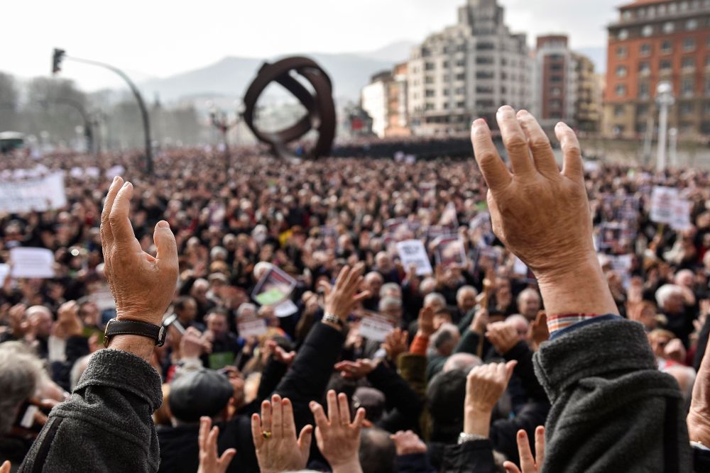 Cayetano_Rivera's tweet photo. Las pensiones no pueden esperar.
Decir que subirán cuando se pueda es como pedirles que esperen para poder vivir dignamente...
Es un derecho, ganado con esfuerzo y sacrificio durante toda una vida.
#ObjetivoPensiones https://t.co/FbYbNDVX3Q