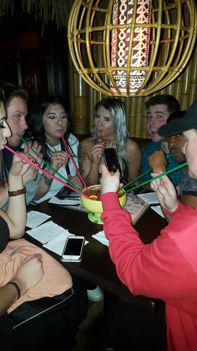 One day I'm gonna figure out how to be better at Twitter 😅 until then here's a fun picture :D