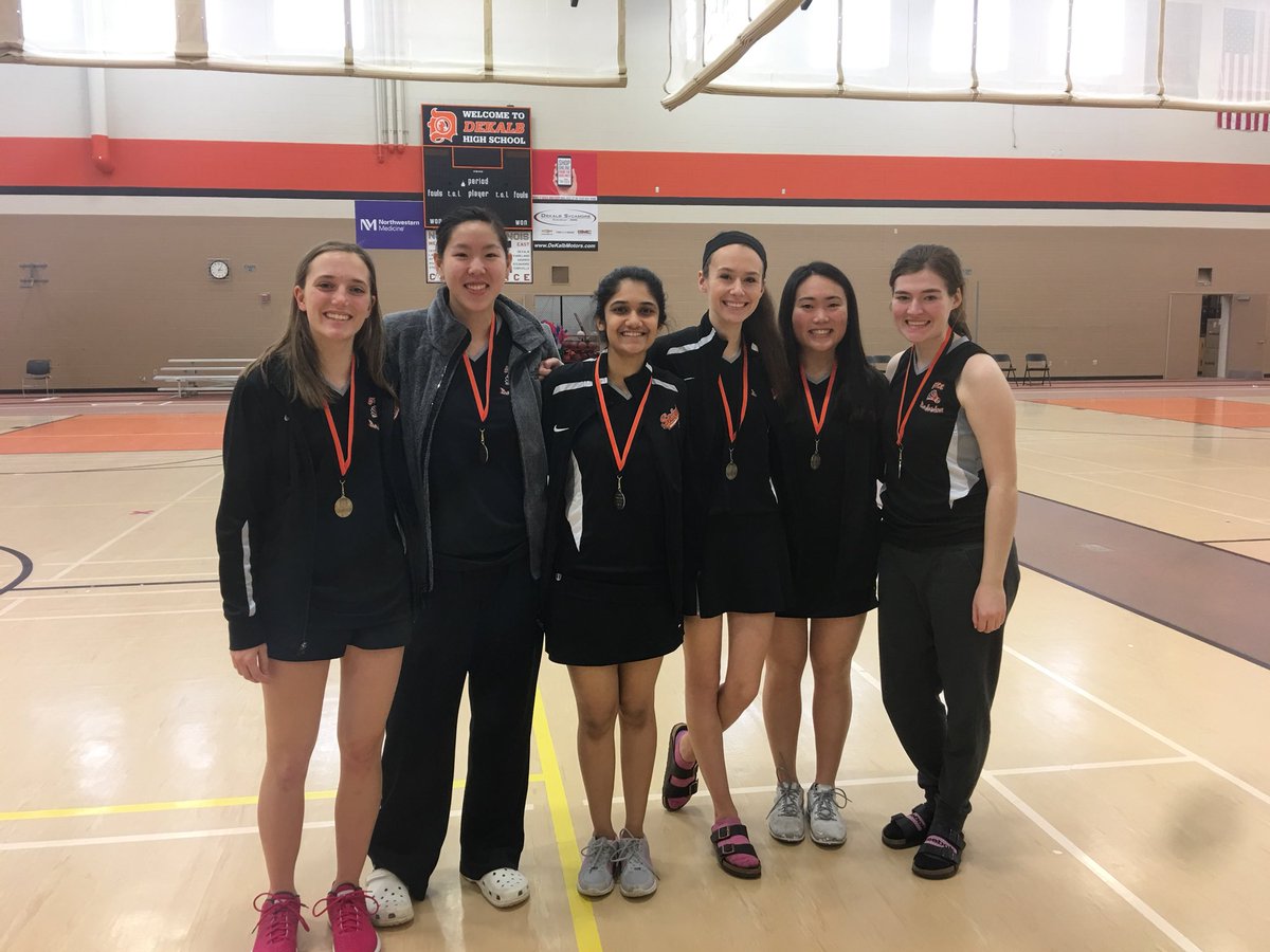 Congrats to Karis and Erin (2nd @ 2d), Emma (2nd @ 1s), Krupa (2nd @ 2s), Vanessa (2nd @ 3s), Maggie (1st @ 4s), and the varsity team for placing 2nd overall !!! ⚜️🏸⚜️