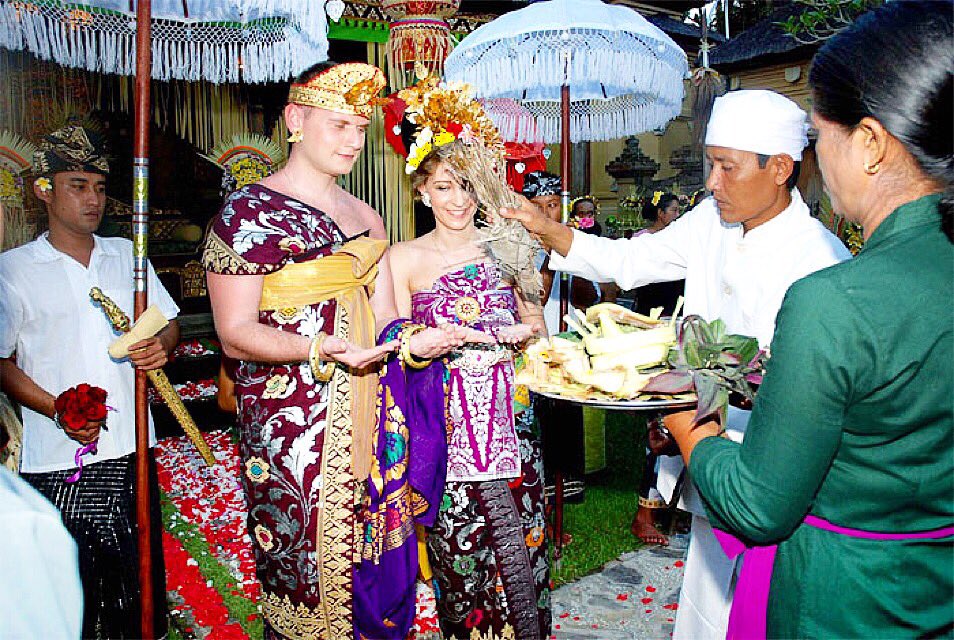 markaz_founder's tweet photo. Jasa;
⚫️ Prasmanan/ catering lgkp utk Wedding &amp; Prewedd. 
⚫️ Dekor artis.
⚫️ Make Up artis.
⚫️ Hiburan artis lokal &amp; international.
⚫️ Perencana &amp; pelaksana wedding, prewedd DLL.
###

Call; 082234073369 https://t.co/ryzXeFwLWv