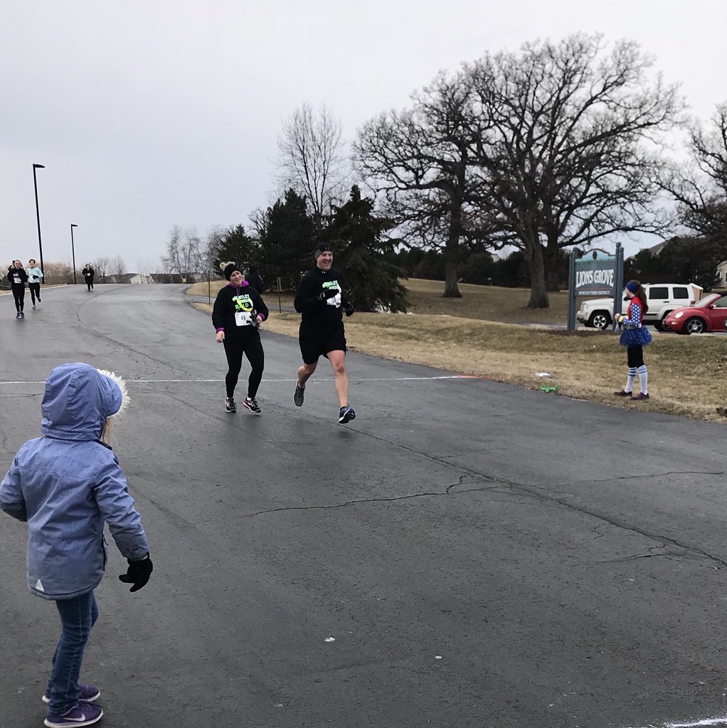 Strong finish for @ScottRowe158 &amp; Melissa Rowe! Jillian was a great race fan....cheering everyone along! #family #HuntleyGoesBald5K <a href="/HHSNHS5/">HHS NHS</a> @HPDFitness <a href="/Dist158/">Huntley District 158</a>