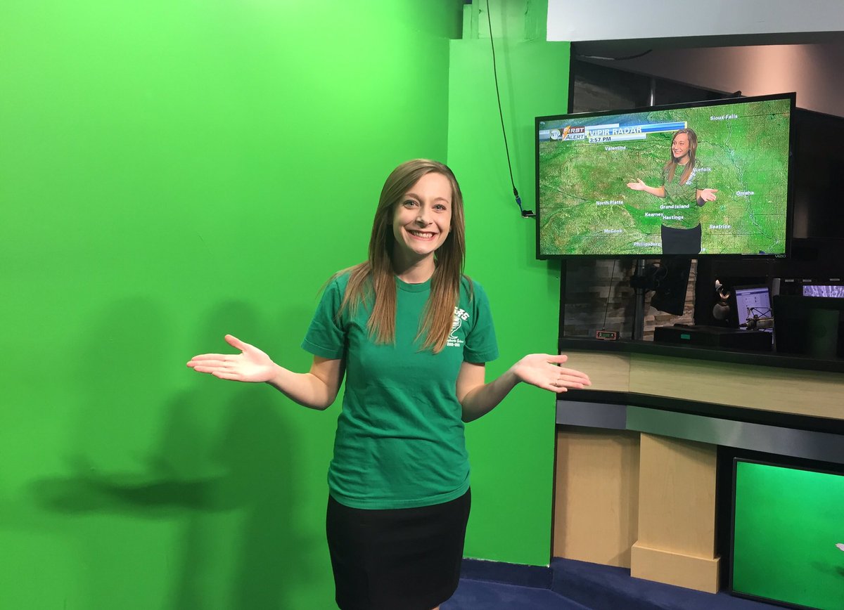 ReginaBirdWX's tweet image. Meteorologists have got to be creative when it comes to #StPatricksDay! #greenscreenproblems
