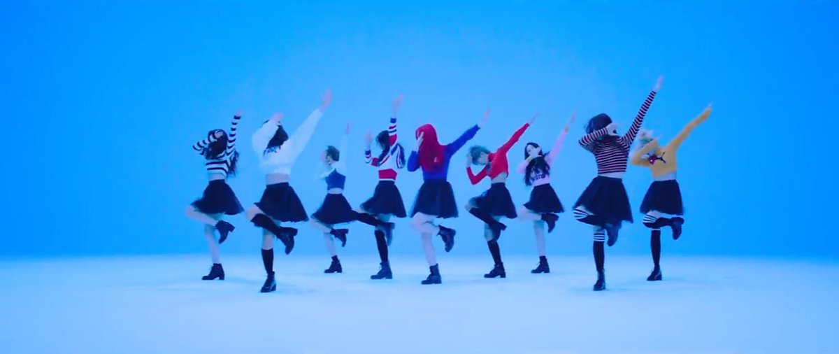 TWICEche's tweet photo. ※これ拾い画像です。すいません。

左モモランド
右TWICE　　

ダブダンスは個人的にめっちゃ好きなんでどこのグループでも入れてくれたらテンション上がります（笑）

ダブダンス知らない人はググってくださいね。（笑） https://t.co/fbuBXzo8e6