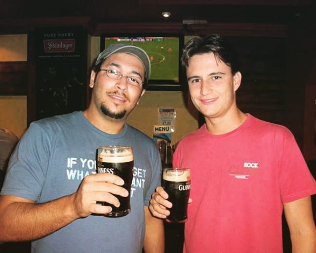 PrecisaViajar's tweet photo. Tomando uma #Guinness num pub inglês com o brother @minto.outdoor.
Tem vários vídeos nossos, das trips lá no YouTube. Dá um chego lá! https://t.co/1ivG34J2Gt
.
.
.
.
#viagem #travel #trip #viajando #UmHomemPrecisaViajar #RBBViagem #GoABBV #viage… https://t.co/akqFwZCk9w https://t.co/5NLHHpQ7zy