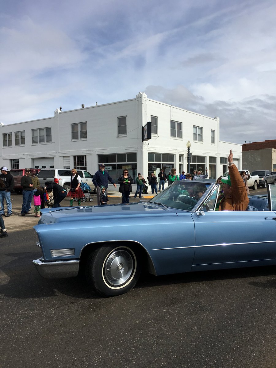 jontester's tweet photo. How do we celebrate St. Patrick's Day in Montana?
Butte parade: ✅
Anaconda parade: ✅
Classic convertible: ✅

#mtpol #testertime https://t.co/wh0A6Lzu86