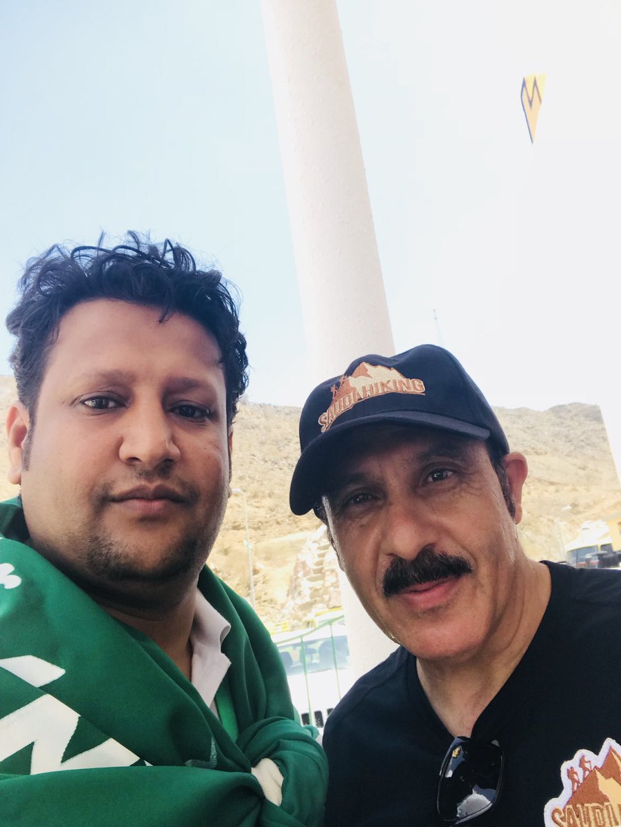 صورة لرئيس لجنة التنمية الاجتماعية بأضم و قائد #مشاة_اضم مع الاستاذ  محمد ثابت- ابومعاذ- قائد هايكنج السعودية بالمنطقة #الجنوبية هذا اليوم بهايكنج #شدا_الأعلى #كلنا_سلمان #محافظة_أضم