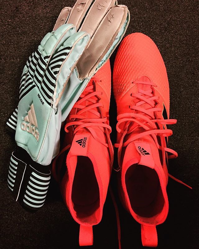 garyploski's tweet photo. And that’s a wrap on season one! I’ve got my #keepah skills and voice back!❤️⚽️🤚🥅 .
.
#coedsoccer #indoorsoccer #keeper #goalkeeper #nottoday #pdxsoccer #keep #notonmywatch #lovethegame https://t.co/vbQfuZmPFe https://t.co/HtPj4HVbbb