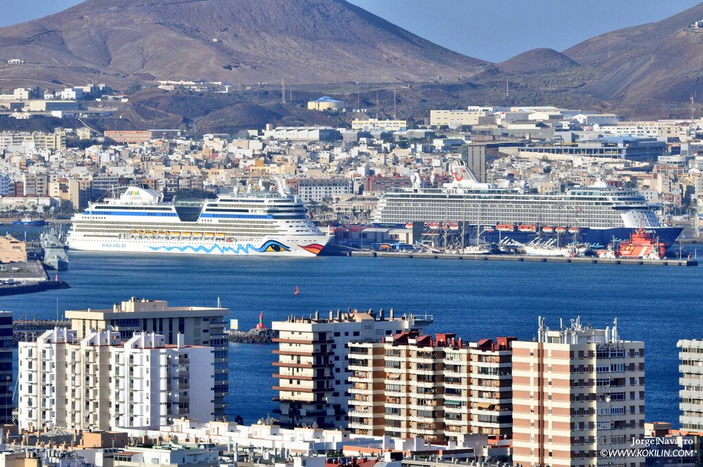 La ciudad no consiste en las casas, los pórticos, ni las plazas públicas: los hombres son los que la forman.