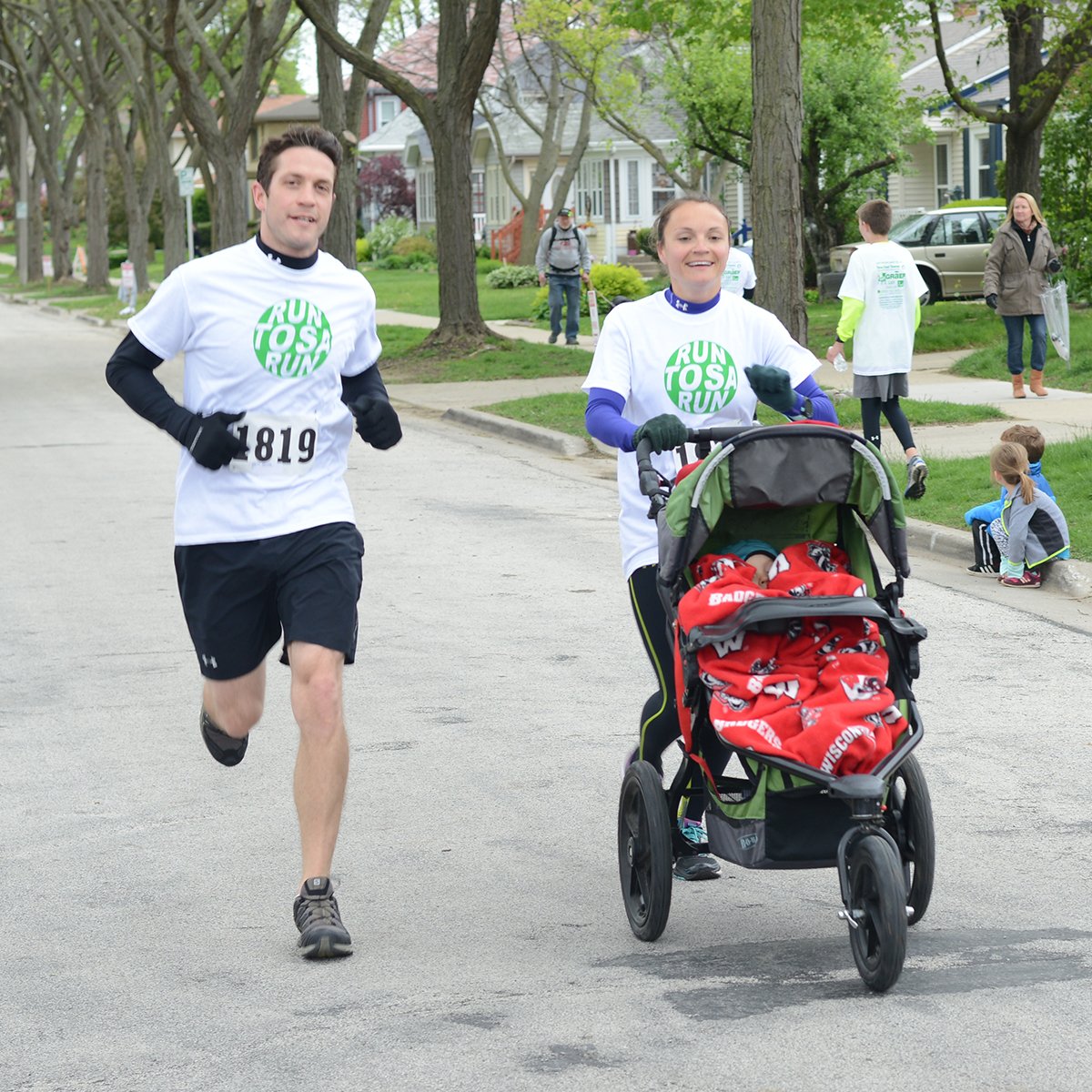 RunTosaRun's tweet photo. Why #runtosarun? Many reasons, including to run through @tetna's beautiful East Tosa neighborhood. Sign up at https://t.co/zrXQlqhCN4. https://t.co/6aDRWVURIw