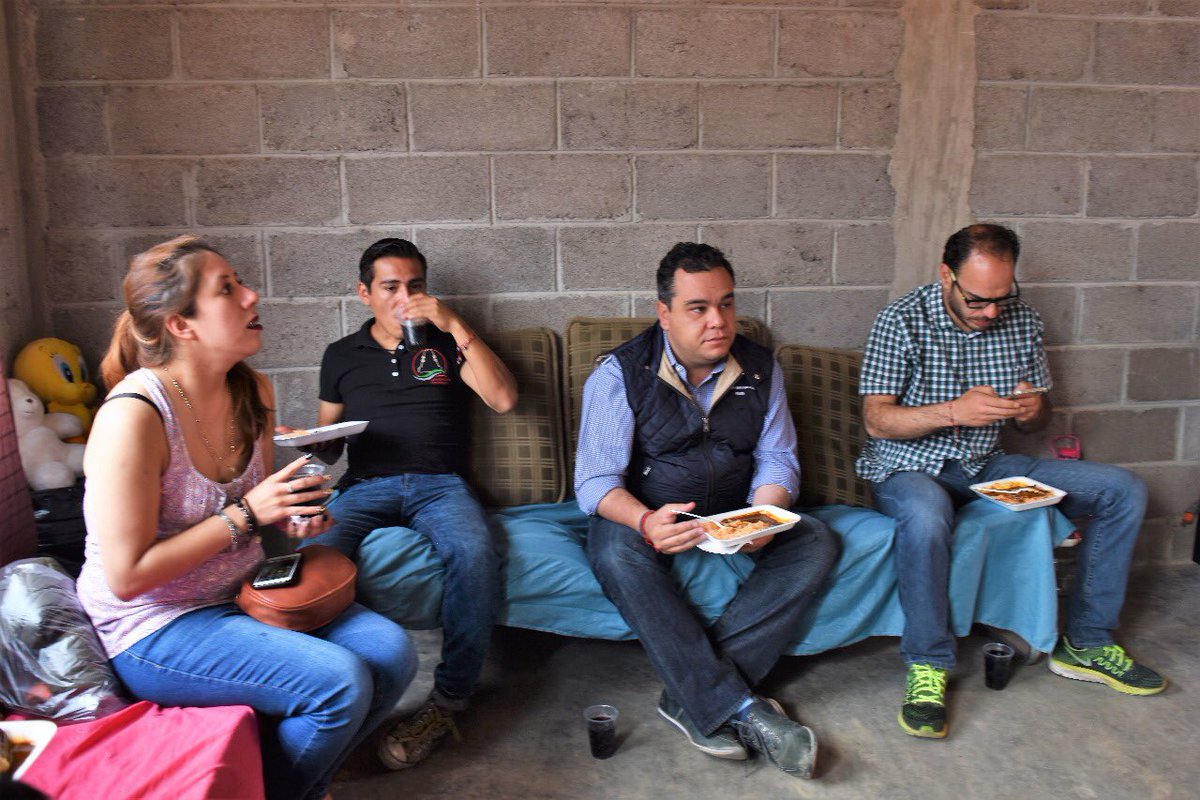 Fer_MercadoG's tweet photo. Entrega de viviendas intervenidas tras el sismo #19S #ReconstrucciónCDMX #ReconstrucciónMC https://t.co/BVim7m8xmy