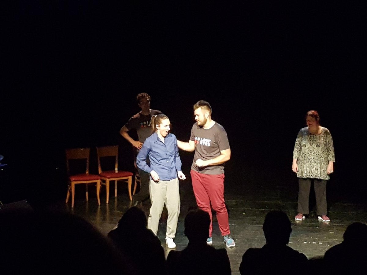 LettlandinDE's tweet photo. In Vielfalt improvisiert: 🇱🇻 @KBreidaks rockt die Bühne des English Theatre Berlin beim Improvisations-Festival #IMPRO2018 'Our Lives' mit @DieGorillas & Künstlern aus allen 28 EU-Staaten 🇪🇺 https://t.co/tRPdu76UEZ