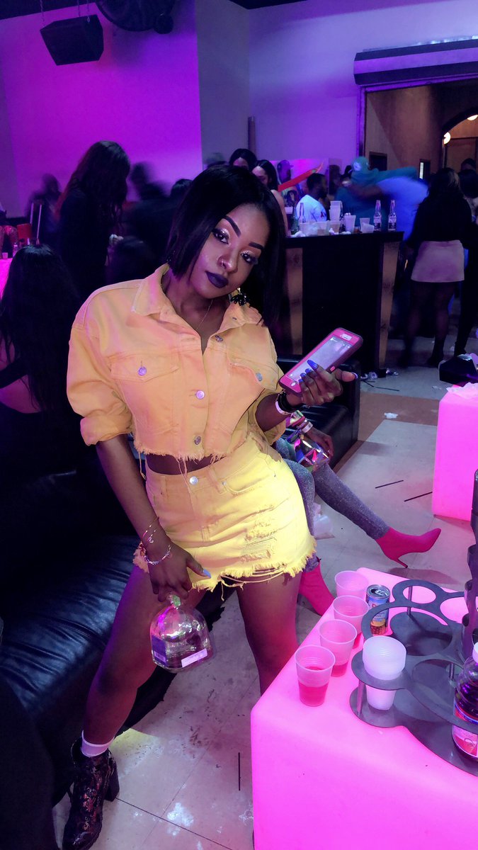 Styling_T's tweet photo. Does twitter even care about me anymore I never tweet 🤦🏾‍♀️ https://t.co/r3pMhHwY5I