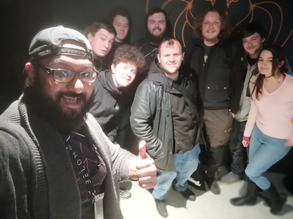 BelongLDN's tweet photo. Absolutely AMAZING day today!!! #runescape #DeadmanSpring 18 @Jagex congrats to the winner!! We had a great time here at our Arena with these fantastic fans. Packed with RuneScape gameplay, tournament drama, goodies and PIZZAAAAA!!! The atmosphere was perfect. Until next time!! https://t.co/N4JZdt9wLT