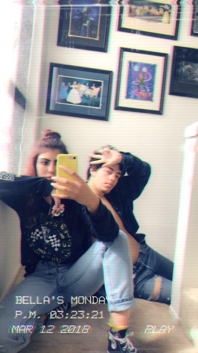 Bellablu14's tweet photo. my best fucking friend 🖤 https://t.co/AsyPVguncw