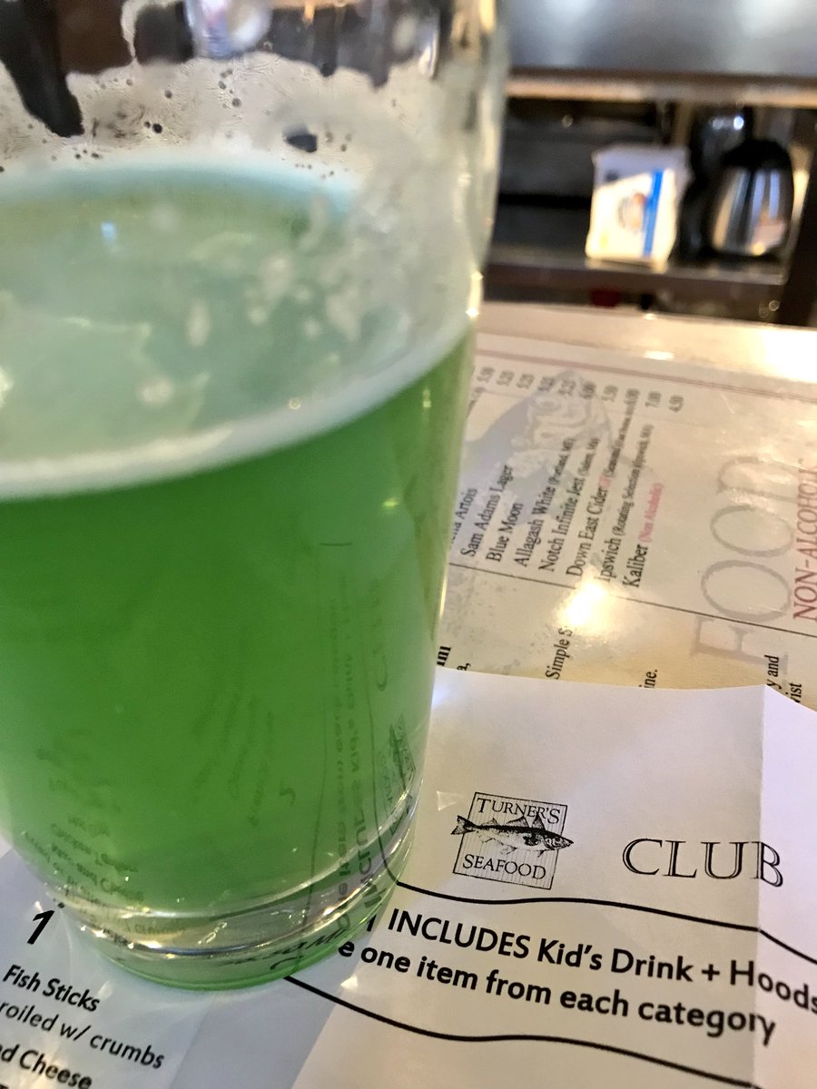 PaleAleCowboy's tweet photo. Happy #StPatricksMonth! It’s ok to drink #greenbeer when it’s @mainebeerco #PeeperAle. Thank you @TurnersSeafood! #Slainte #craftbeer https://t.co/JPuPaQhlZ0
