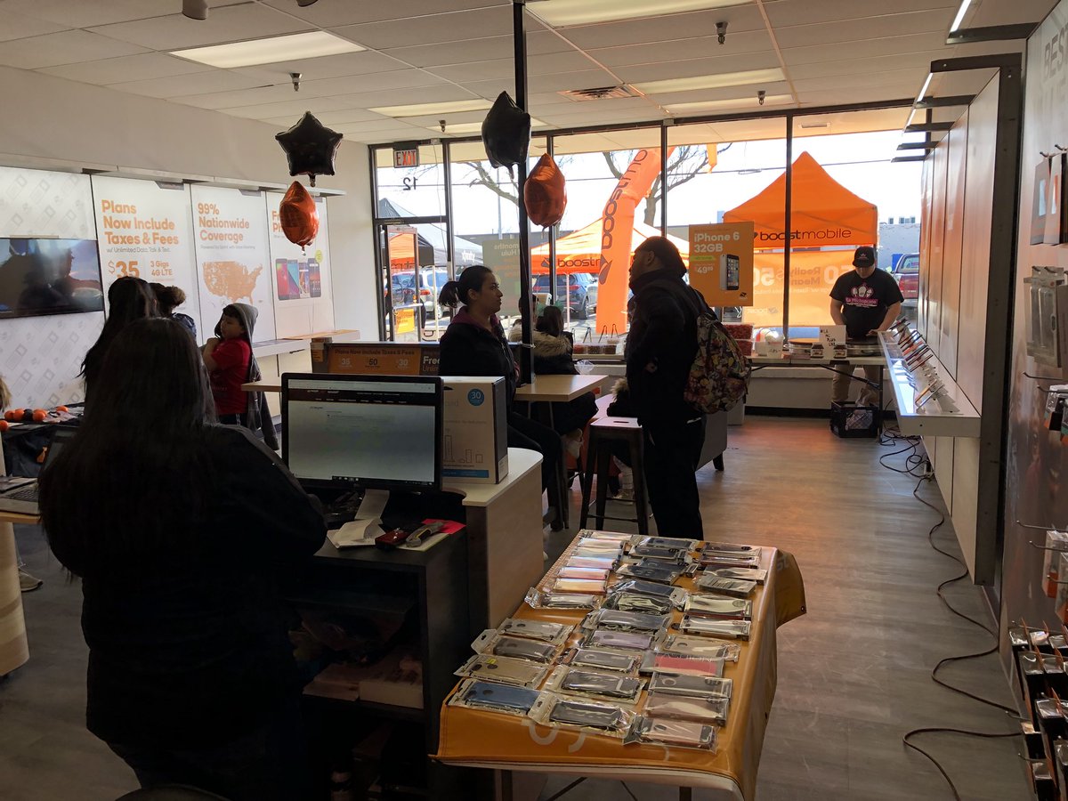 Aleks_Boost's tweet image. Huge grand opening at 12 Tyler creek in Elgin! @PedersonSprint @AmyBoost @RodRodJ33 @dayalasprint1