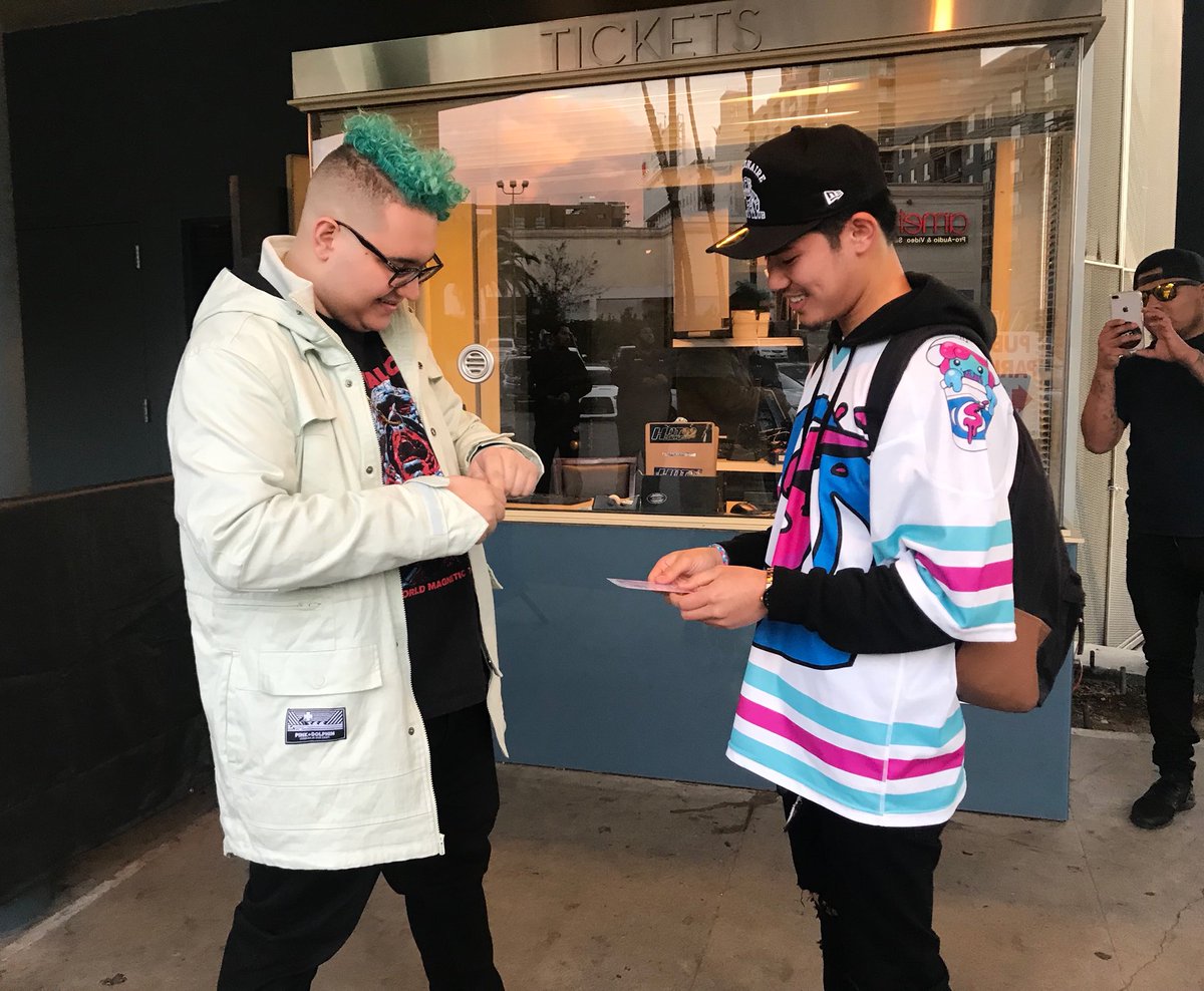 legendaryedmond's tweet photo. Super dope and funny guy! See u again on April, the 28 @ The Palladium! 🍧 #slushii #freeslushies #slushitup @SlushiiMusic https://t.co/Lu3DdcN6ck