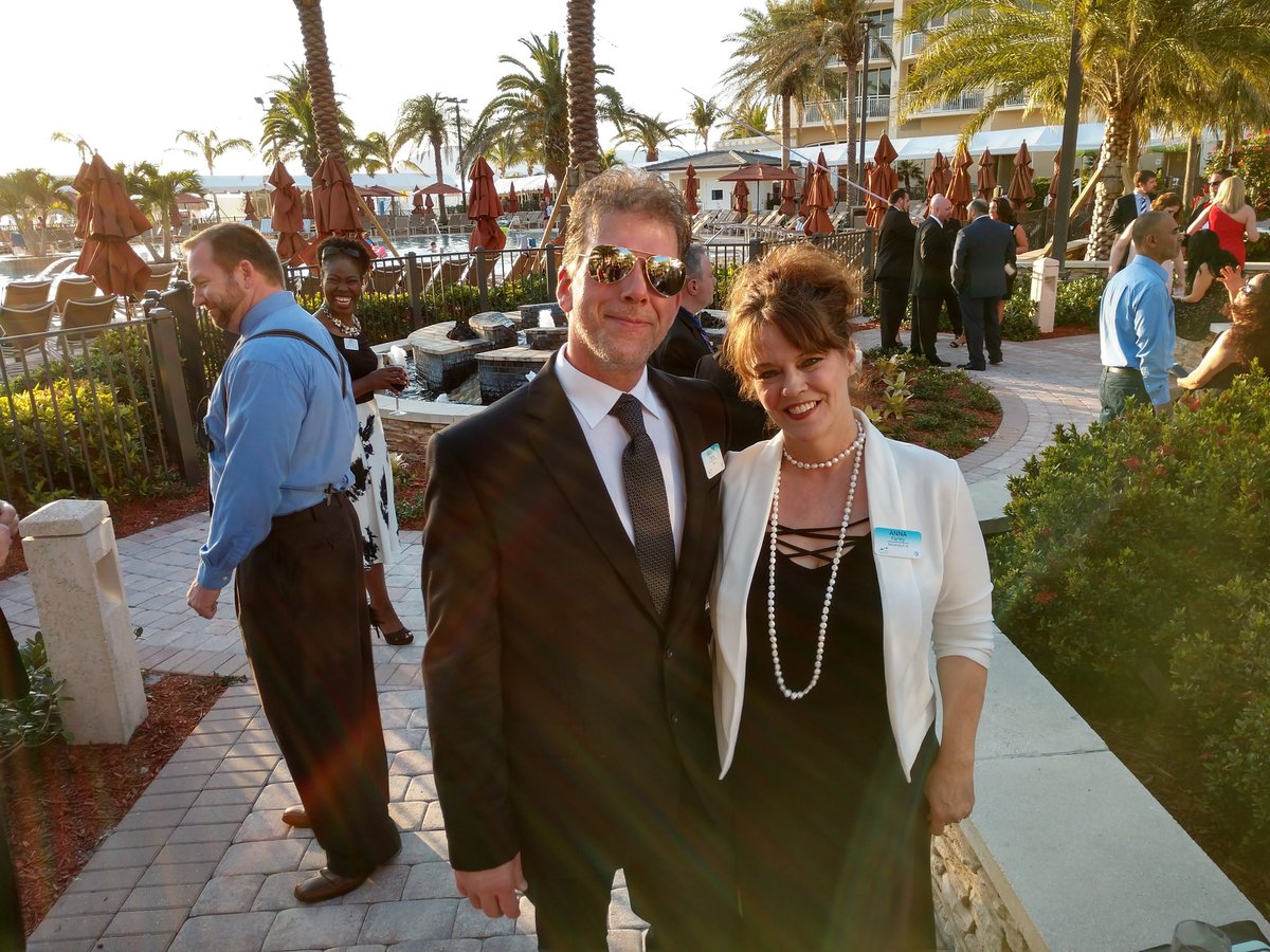 ATTTeamJoel's tweet photo. Enjoying cocktails before the gala #DavSummit #ATTSummit2018 https://t.co/1K1ohAqLKL