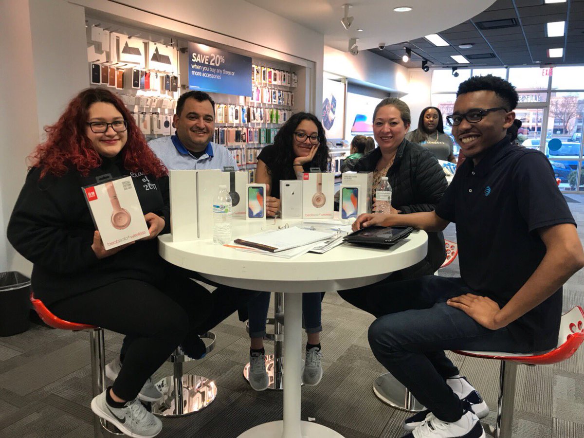 Brian with a Directv, 5 CRUs, and 4 solo Beats #attlife #CRUshing #StPatricksDay2018 <a href="/DaleB1/">Dale S. Brown</a> <a href="/IamBrandisFord/">Brandis Ford</a> <a href="/dafigueredo/">Daniel Figueredo</a> <a href="/Bh7316/">Brittany Harrison</a> <a href="/404girl/">Betsy Francis</a>