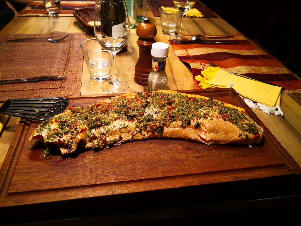 EatwithCatalans's tweet photo. Avui Catalans i Suïssos compartim taula mentre expliquem República. Sharing the table with #Swiss people who want to know more about the Catalan Republic. #schweiz #znacht #katalonien #eatwithswiss #eatwithcatalans #anxovesdelescala #salmofumat https://t.co/agQoREs4St
