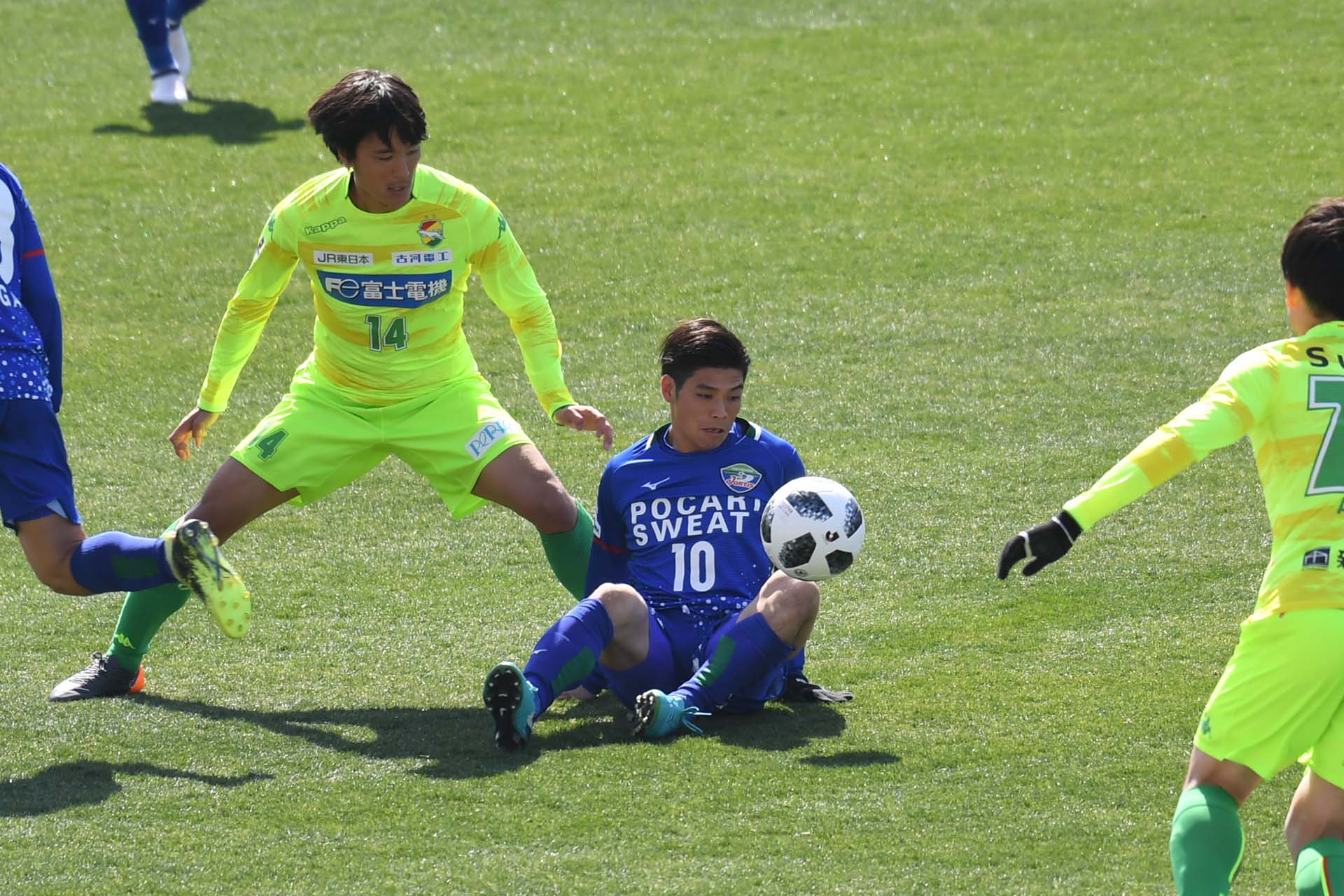 Shichijo Twitterissa 杉本太郎選手のスライディングタックル
