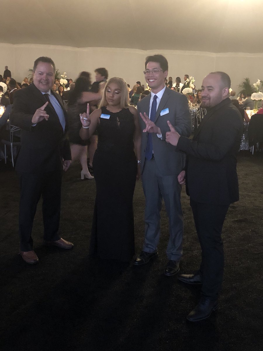 LameciaBrown's tweet photo. The fantastic 4! And yes I made the guys take enough pictures until I liked them 😂😂😂 @CerritosPride @CerritosDMDR #attsummit2018 #att #lastnight #gala #2018 #NextYearToo #WellMakeIt https://t.co/0N5ak42w64