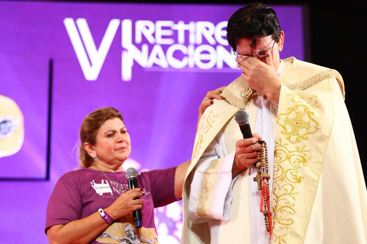 padremanzotti's tweet photo. Eu vi o que Deus me permitiu ver. Ah, eu vi. Vi sofrimento, vi restauração. 
Muitas pessoas que vieram duras, saíram como recém nascidas. E agora Deus o convida para crescer na salvação. Amém? https://t.co/Txjqhx4Q5J