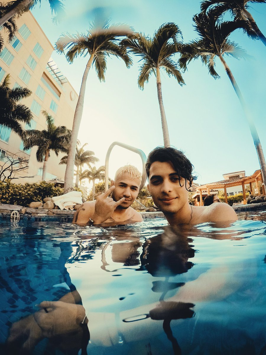 CNCOmusic's tweet photo. Bonita tarde #CNCOwners https://t.co/v0nhUW3JK9