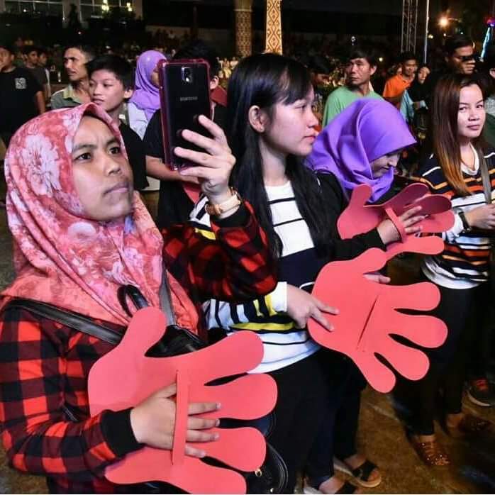 JapenSabah's tweet photo. Pengunjung membanjiri Konsert Pesona sempena Fiesta@RTM#BagusBah yang berlangsung di Padang Merdeka malam tadi. Turut hadir Menteri @kkmm_gov YB @sallehsaid ,KP @JPenerangan Dato' @ibrahman serta Pengarah Penerangan Sabah, @WadyGl 
#Negaraku
#SabahTanahAirKu 
#KitaOK https://t.co/nEmol6nOsm
