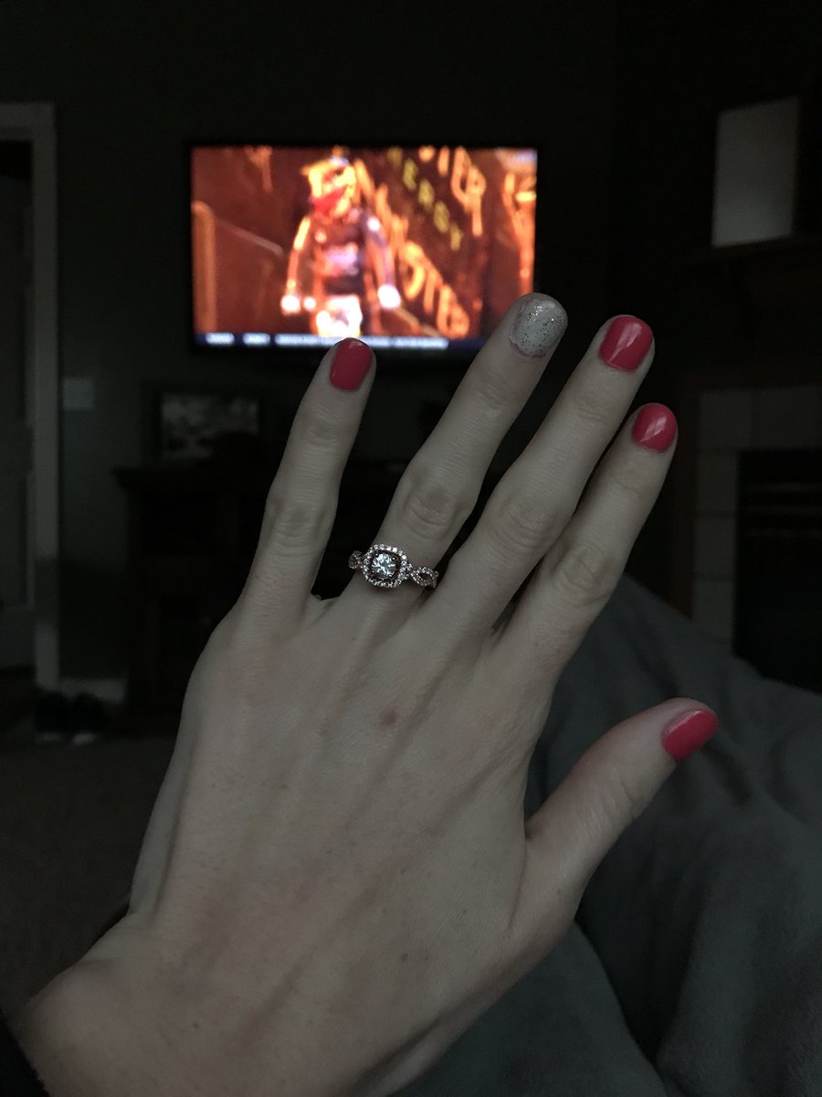 HayleeWarren1's tweet photo. Celebrating our engagement, with some supercross @fs1 #monsterenergy #sxonfox #tomac #anderson #musquin #engaged  #lucky #FS1 #450 #250 https://t.co/KHesmK5ACM
