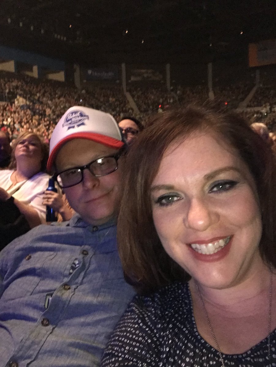 emschaver's tweet image. #honkytonkhighway #alanjackson