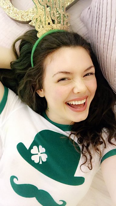 My bush is green ☘️😂 https://t.co/tY6yeMhiTo