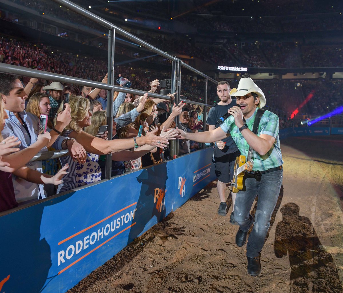 BradPaisley's tweet photo. I heard there were over 75,000 of y’all tonight and that’s not including the livestock. Thank you @RODEOHOUSTON! https://t.co/RzKnilP5cI