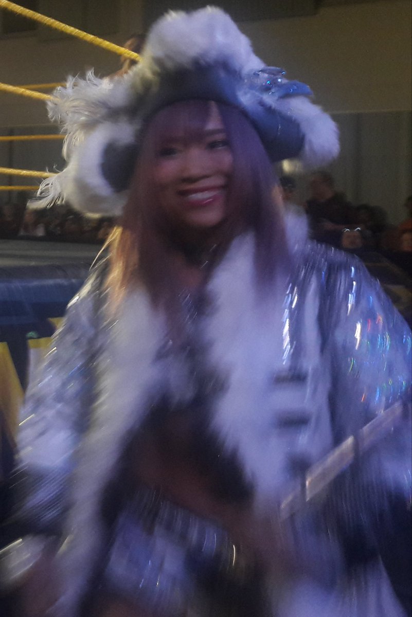 TheJoeyJustice's tweet photo. There's a reason why @WWEEmberMoon is the #NXTchamp... Once she hits that #eclipse, it's lights out! Assist to @KairiSaneWWE for setting up the #TreeOfWoe to dispense with the #rubbish #NXTlargo https://t.co/tmw3sI2jqc