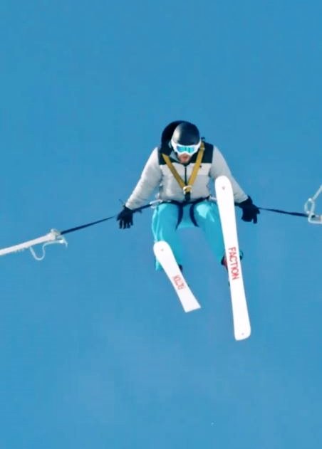 amusementtoday's tweet photo. ELASTI-SCHUSSING: Bundle up for this innovative combo of winter sport, #zipline and #bungee-jump thrills -- courtesy of #BunJRide in Tignes, #France. WATCH WILD VIDEO: https://t.co/vCbO9ev8cm @BUNJRIDE #Europe #skiing #skijumping #attractions #adventure #fun https://t.co/VcAHX0CaEQ