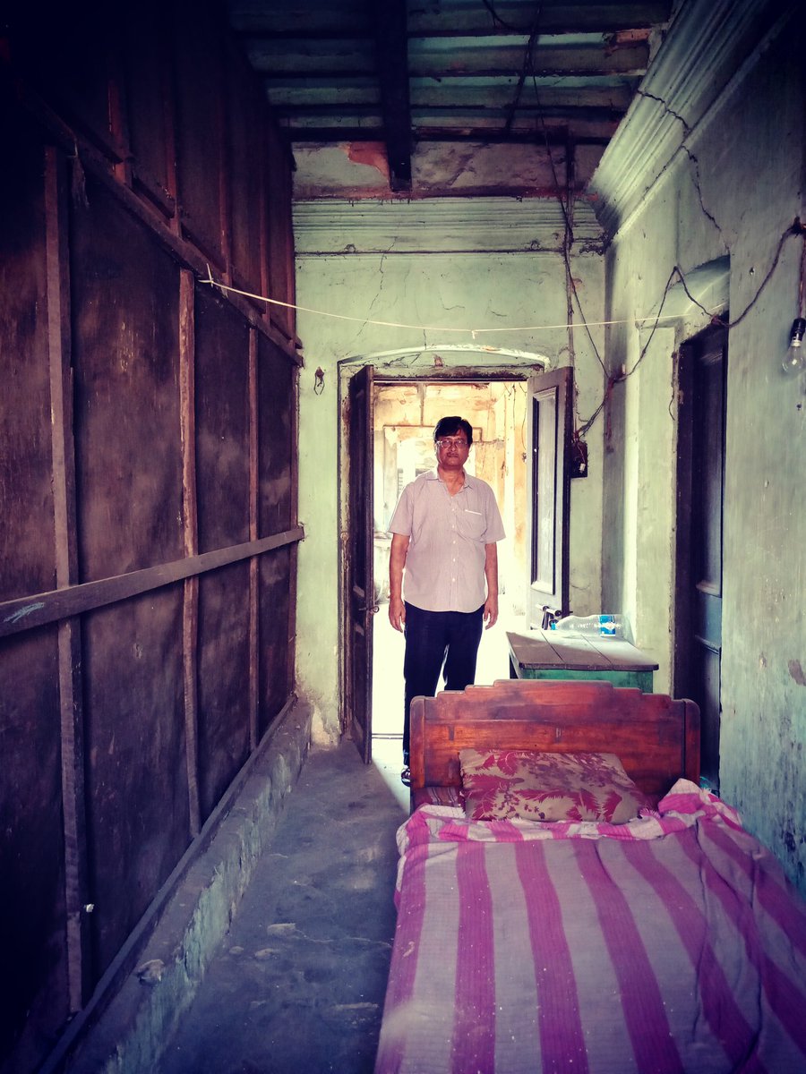 toi_pDasgupta's tweet photo. Is this the room where Jibanananda Das stayed in? The owner of the boarding house says that's possible
#writerslife #writersbuildings #authors https://t.co/d9rtMMC3QO