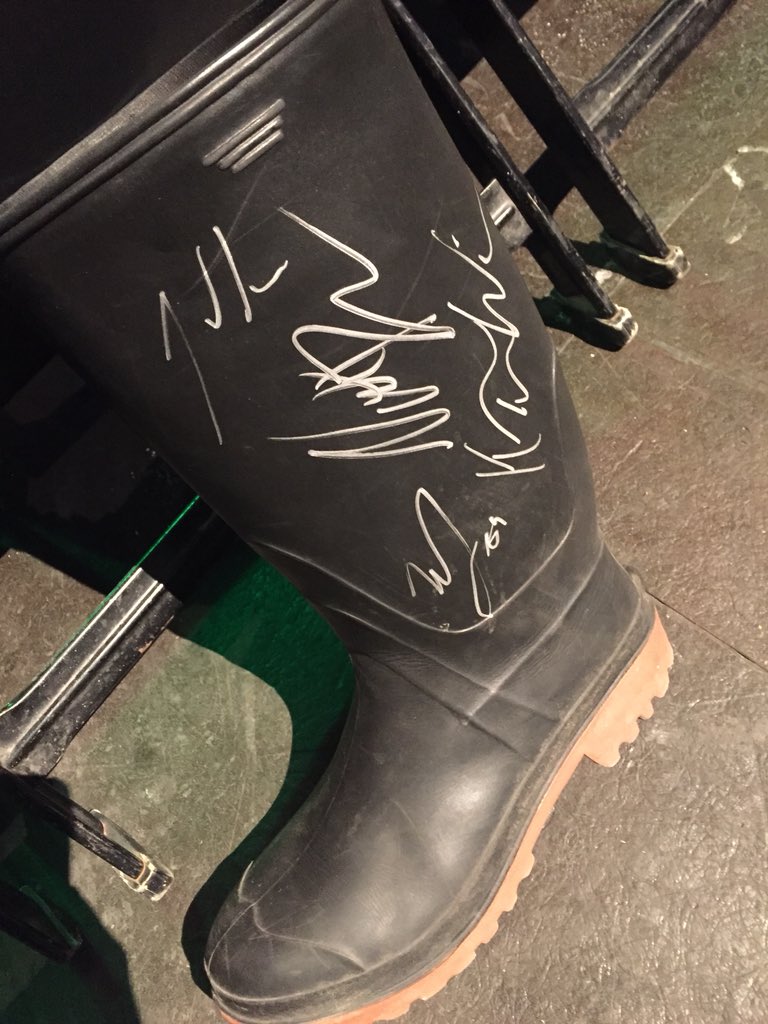 Justine2726's tweet photo. Well, that was the most epic #StPerfectsDay possible. Thank you SO much, @jaredkeeso @summernate @KTrevorWilson @MarkForwardd, it was an absolute pleasure to meet you guys! & thanks for signing my boot and my 🇨🇦 flag! 🙌❤️ #LetterkennyLive #PitterPatter https://t.co/CAzbfzIhd6
