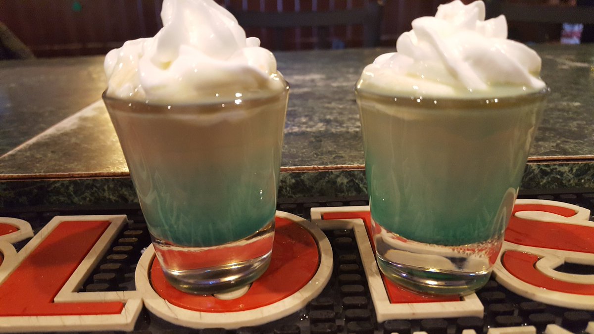 LogansFreeport's tweet photo. #ShamrockShakeShot #Paddys2018 #Baileys #whippedtopping #mint #logansfreeport https://t.co/i9oLPacTjK