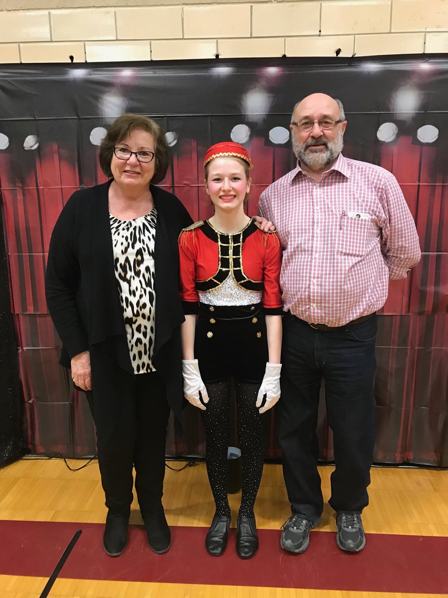loisries's tweet photo. Kirsten did a great job! Annie was the school musical. https://t.co/kPJZvJK4zY